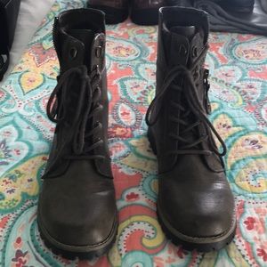 Women’s gray taupe boots